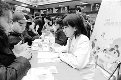 蘭州大學(xué)第一醫(yī)院舉行“新年！新高度！”兒童保健義診活動(dòng)