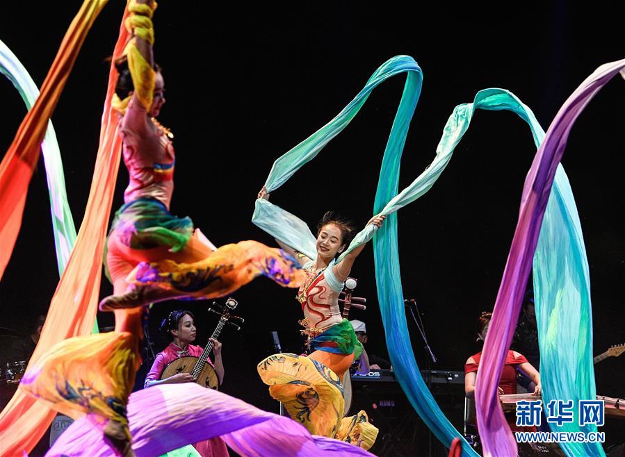 (國(guó)際)智利上萬(wàn)人觀賞“歡樂(lè)春節(jié)”慶典晚會(huì)