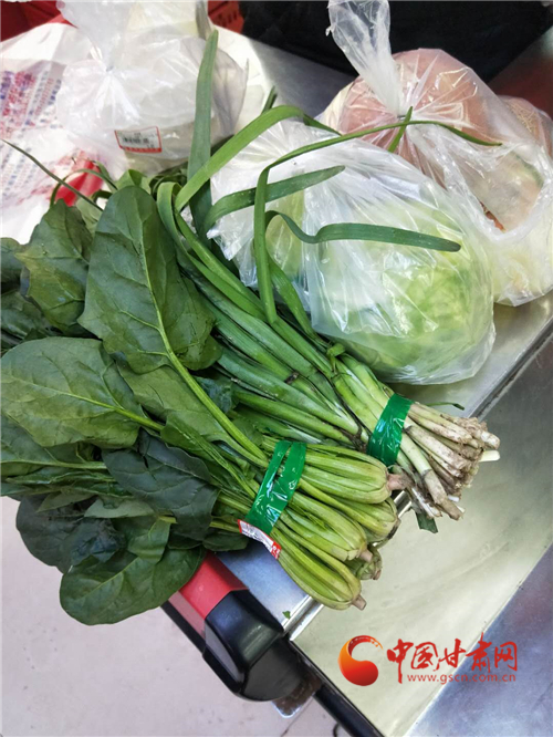 【甘肅全民戰(zhàn)“疫”】駐村隊(duì)員成“代購(gòu)” 疫情期間幫助村民采購(gòu)生活物資