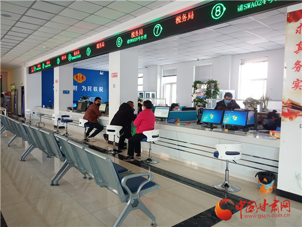 【甘肅全民戰(zhàn)“疫”】渭源縣政務(wù)服務(wù)大廳線(xiàn)下窗口開(kāi)始辦理業(yè)務(wù)