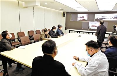 蘭大校長嚴(yán)純?nèi)A等視頻連線蘭大一院、二院支援湖北醫(yī)療隊(duì)員