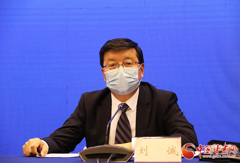 甘肅省人社廳：落實(shí)落細(xì)“四個(gè)確?！贝胧?實(shí)現(xiàn)貧困人口基本養(yǎng)老保險(xiǎn)全覆蓋（圖）