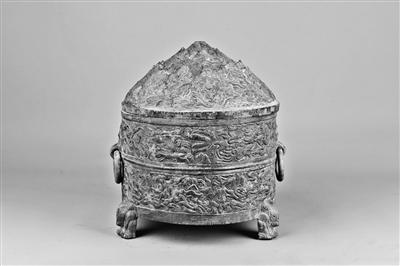 平?jīng)霾┥缴w神獸紋銅樽，東漢人向往過(guò)上神仙生活的印跡