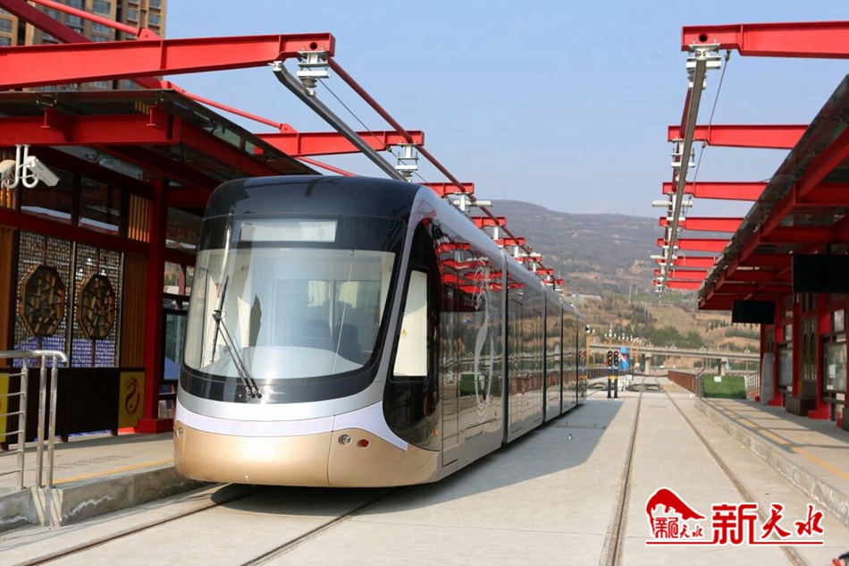 王銳調(diào)研有軌電車示范線一期工程、工業(yè)博物館等項(xiàng)目建設(shè)情況