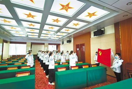 一次難得的黨課——甘肅第二、第三批援鄂醫(yī)療隊(duì)預(yù)備黨員宣誓儀式側(cè)記