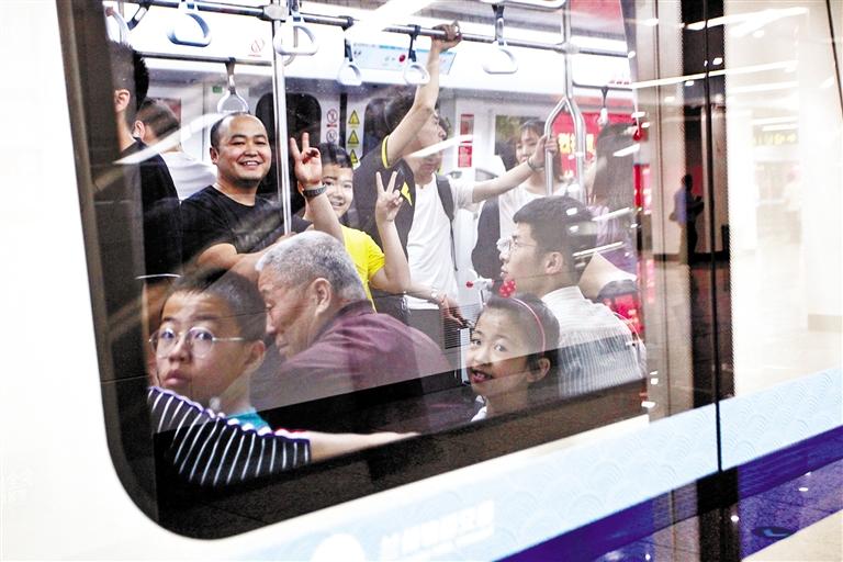 蘭州地鐵1號線準(zhǔn)時便捷的運(yùn)營服務(wù)贏得市民認(rèn)可