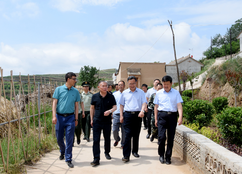 王銳深入麥積區(qū)、甘谷縣掛牌督戰(zhàn)村調(diào)研指導(dǎo)脫貧攻堅(jiān)工作