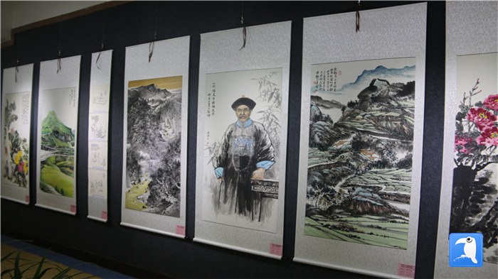 7月1日上午，定西市通渭縣紀委監(jiān)委舉辦“襄郡清風·喜迎建黨99周年”廉政文化書畫展， 共同為黨的生日獻禮。_副本.jpg