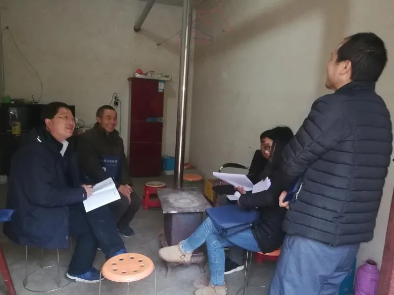 文縣中廟鎮(zhèn)大盤峪村第一書(shū)記：王志恒