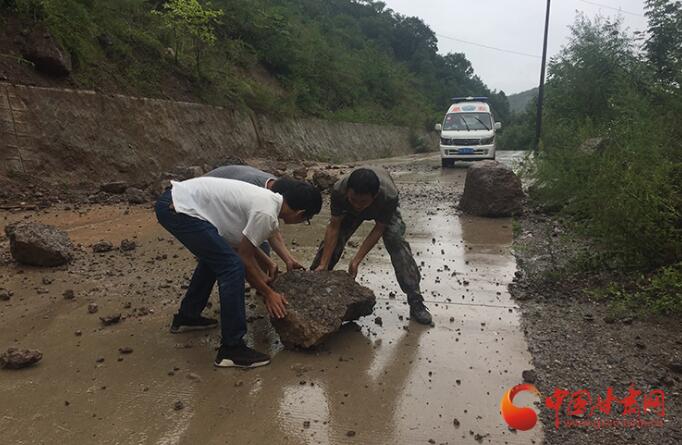 康縣長壩鎮(zhèn)：鏟車、120合力“逆行”救援群眾  