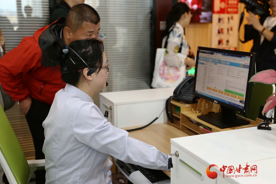 【走向我們的小康生活】蘭州：虛擬養(yǎng)老院托起幸?！跋﹃?yáng)紅”