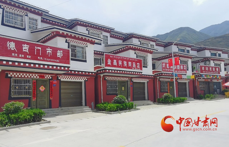 武都坪埡鄉(xiāng)：美麗安置區(qū) 綻放“幸?；ā?>
        </a><em>武都坪埡鄉(xiāng)：美麗安置區(qū) 綻放“幸福花”</em></li>
    <li><a  target=