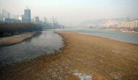 市民：黃河水位大降會不會影響供水？ 水務(wù)部門：枯水期流量偏小屬于正?，F(xiàn)象