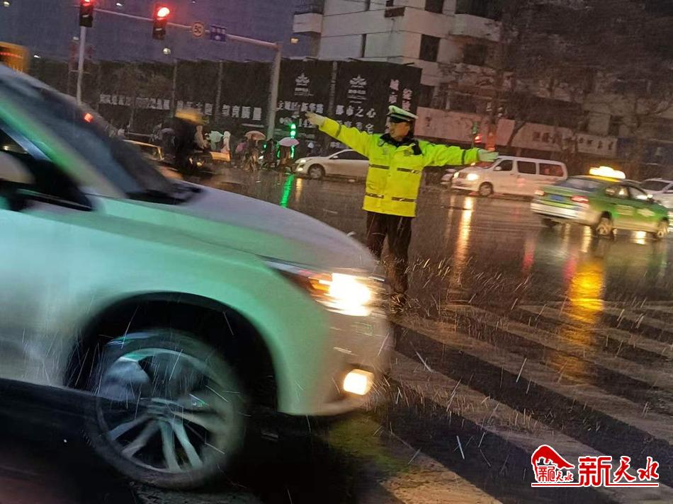 風(fēng)雪襲來，天水最美“警色”在路上！