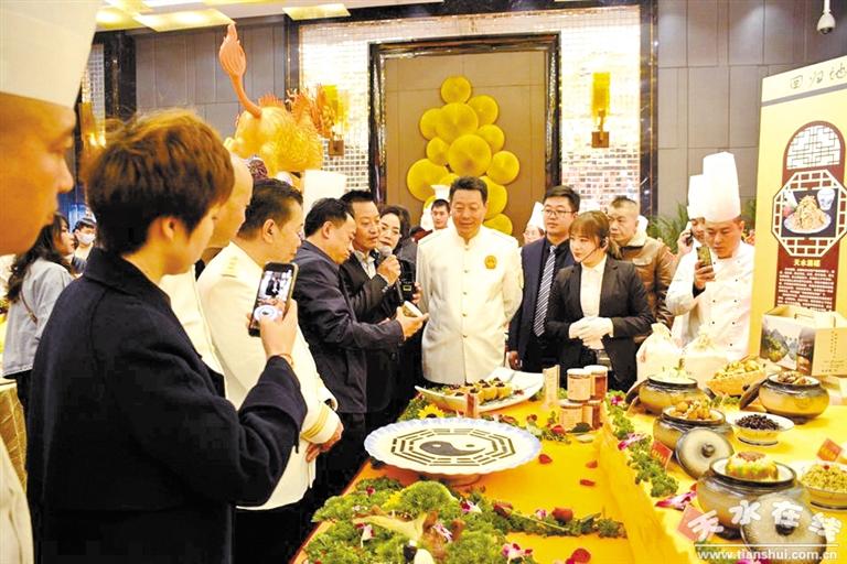 隴菜藝術(shù)盛典聚焦隴菜經(jīng)濟(jì)新成就——中國(guó)烹飪大師、甘肅省隴菜協(xié)會(huì)會(huì)長(zhǎng)趙長(zhǎng)安專訪