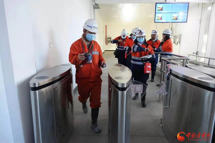 【新春走基層】春節(jié)，他們依然堅守在600米礦井下