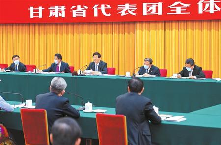 甘肅代表團(tuán)舉行全體會(huì)議 栗戰(zhàn)書(shū)參加甘肅團(tuán)審議