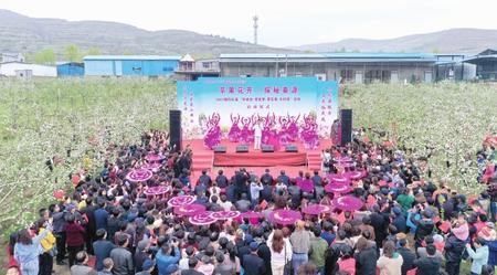 隴南禮縣舉辦“學(xué)黨史·感黨恩·賞花?！むl(xiāng)村游”活動(dòng)