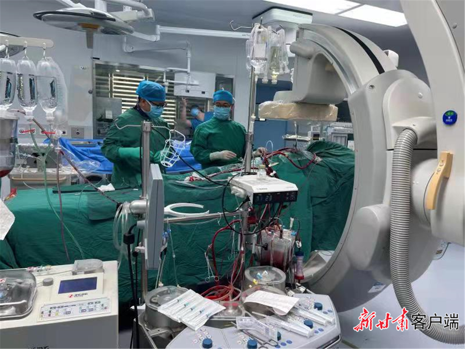 填補(bǔ)省內(nèi)空白，蘭大一院連續(xù)完成“一站式”雜交手術(shù)