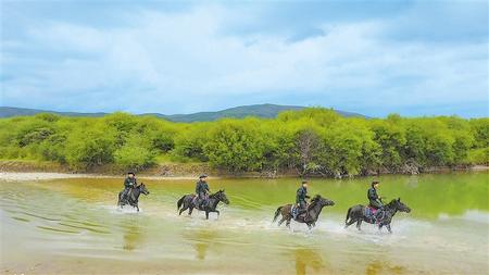 草原騎警，牧民心中的親人——記瑪曲縣公安局草原騎警大隊(duì)