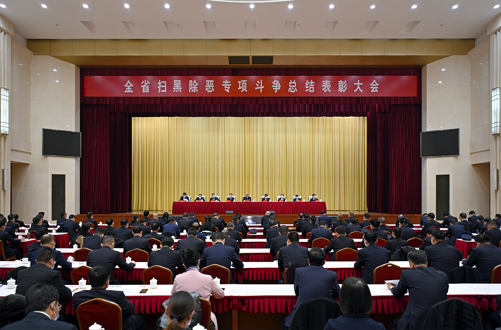 【快訊】甘肅省掃黑除惡專項(xiàng)斗爭總結(jié)表彰大會在蘭舉行 尹弘講話 任振鶴主持