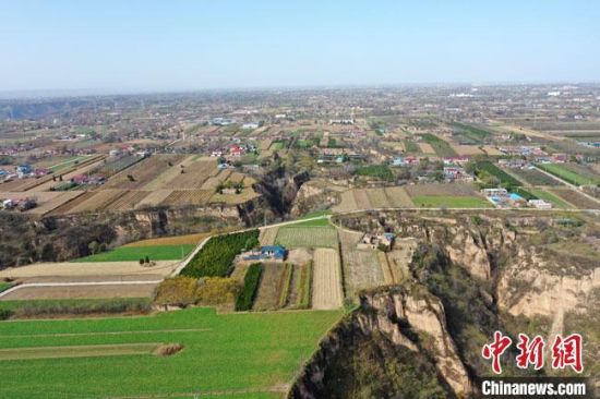 圖為位于甘肅省慶陽(yáng)市西峰區(qū)境內(nèi)的南佐遺址地貌。(資料圖) 甘肅省文物局供圖