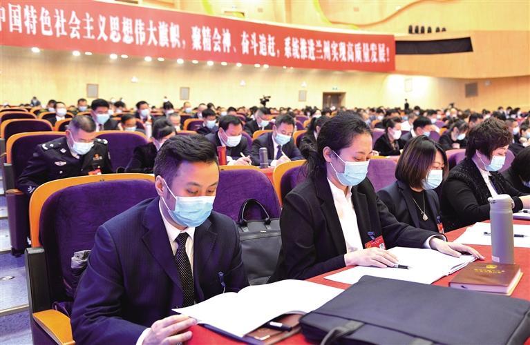 揚(yáng)帆起航凌云志 中流擊水正當(dāng)時(shí)——蘭州市第十七屆人民代表大會第一次會議開幕側(cè)記