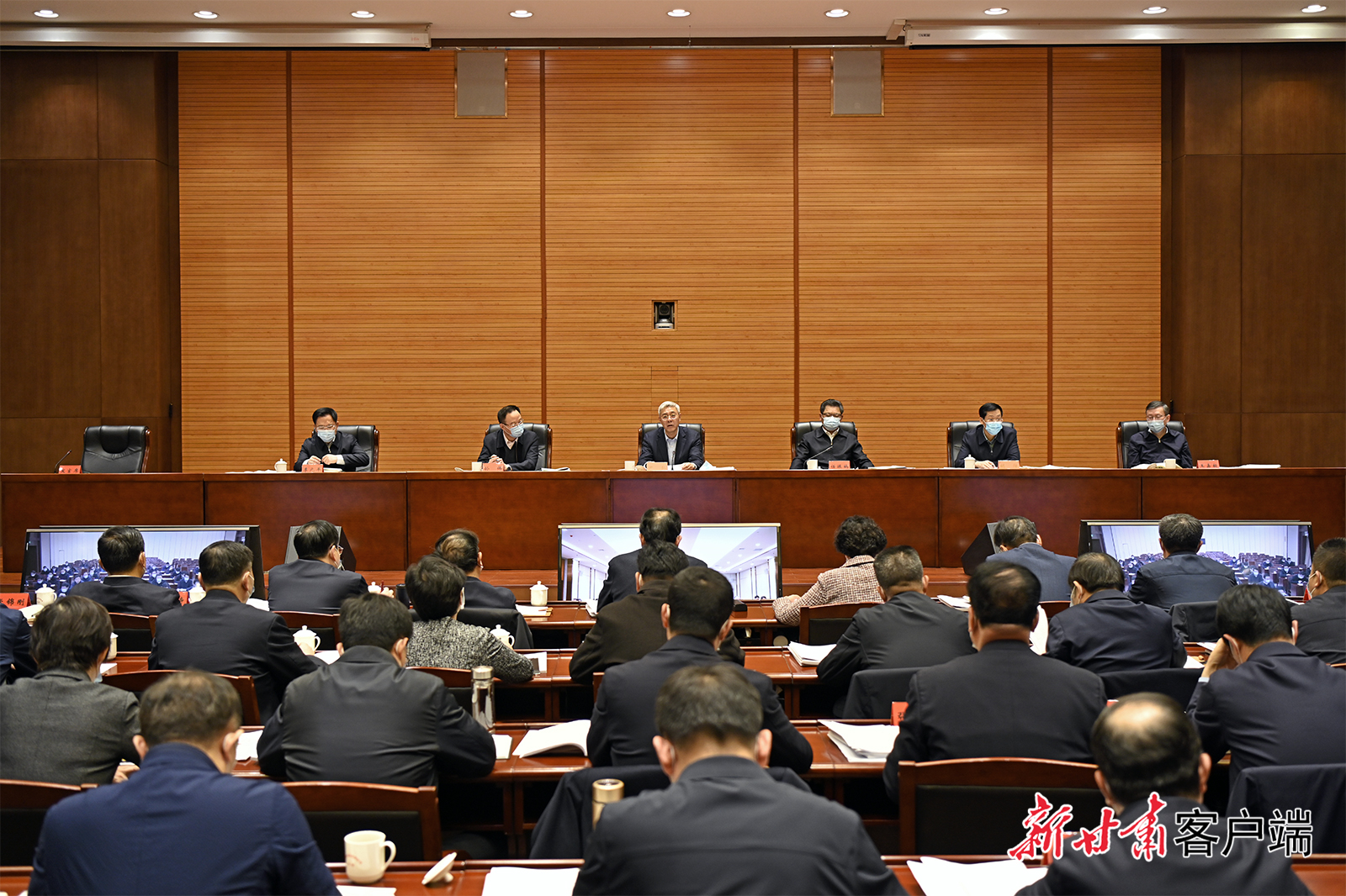 尹弘在省委農(nóng)村工作領(lǐng)導(dǎo)小組會(huì)議上強(qiáng)調(diào)：以深厚為民情懷鞏固拓展脫貧攻堅(jiān)成果，用高度負(fù)責(zé)精神扎實(shí)做好備考迎評(píng)工作