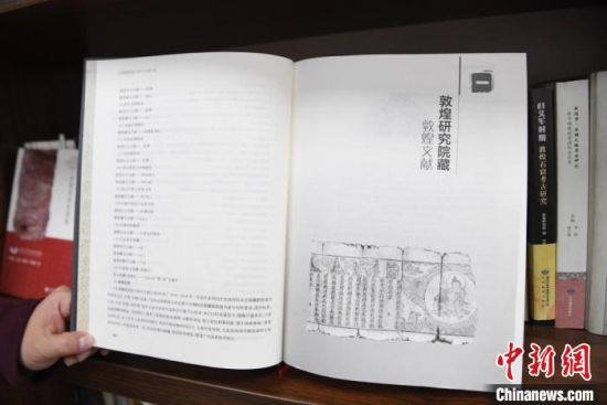 《甘肅藏敦煌遺書研究文獻(xiàn)引得》編纂耗時8年，收錄研究文獻(xiàn)數(shù)據(jù)總計(jì)17000條，時間跨越110年?！钇G敏 攝