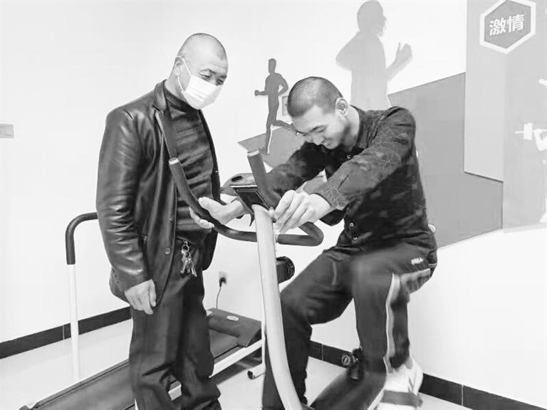 父愛如山！張掖高臺(tái)殘疾父親悉心照顧殘疾兒子20余年