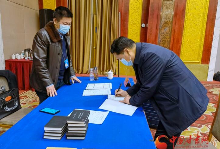 【聚焦2022甘肅兩會(huì)】政協(xié)委員向大會(huì)報(bào)到 甘肅開(kāi)啟“兩會(huì)時(shí)間”