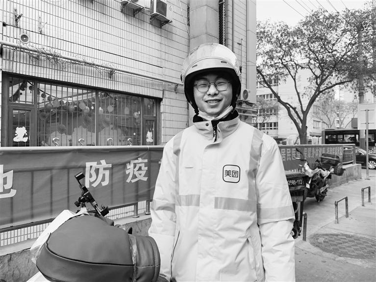【新春走基層】外賣(mài)小哥謝小亮：通過(guò)自己努力 過(guò)上更好的日子