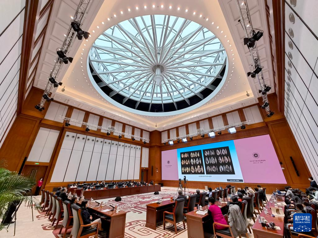 3月18日，“中國社會(huì)科學(xué)院考古學(xué)論壇·2021年中國考古新發(fā)現(xiàn)”進(jìn)行入選項(xiàng)目報(bào)告環(huán)節(jié)（手機(jī)照片）。