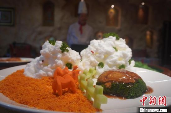 圖為敦煌菜代表菜肴展示?！【琶赖┰?攝