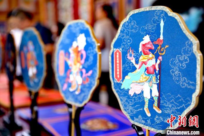 圖為唐卡延伸產品?！⊙Φ?攝