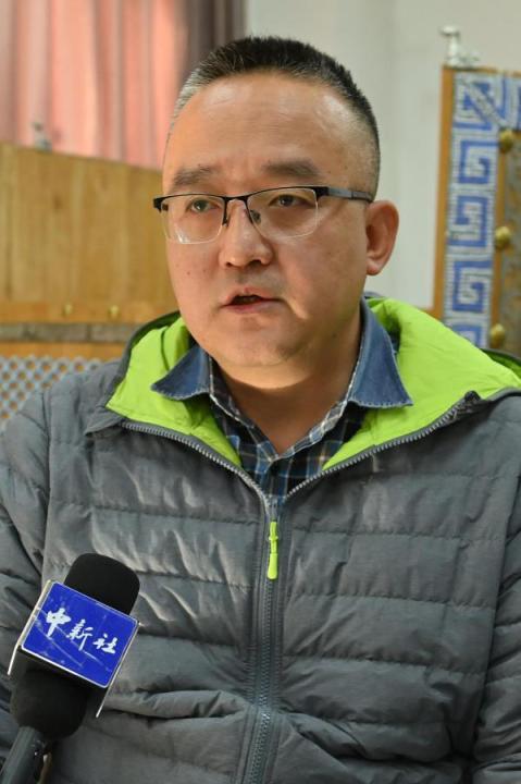 謝焱，甘肅省文物考古研究所副研究館員、考古研究二部主任、田野考古項(xiàng)目負(fù)責(zé)人。主持參與了張家川馬家塬戰(zhàn)國(guó)西戎墓地、臨潭磨溝齊家文化墓地等20多項(xiàng)考古調(diào)查、發(fā)掘工作，曾獲得中國(guó)國(guó)家文物局田野考古二、三等獎(jiǎng)，“十二五”文物保護(hù)科學(xué)和技術(shù)創(chuàng)新二等獎(jiǎng)等榮譽(yù)。