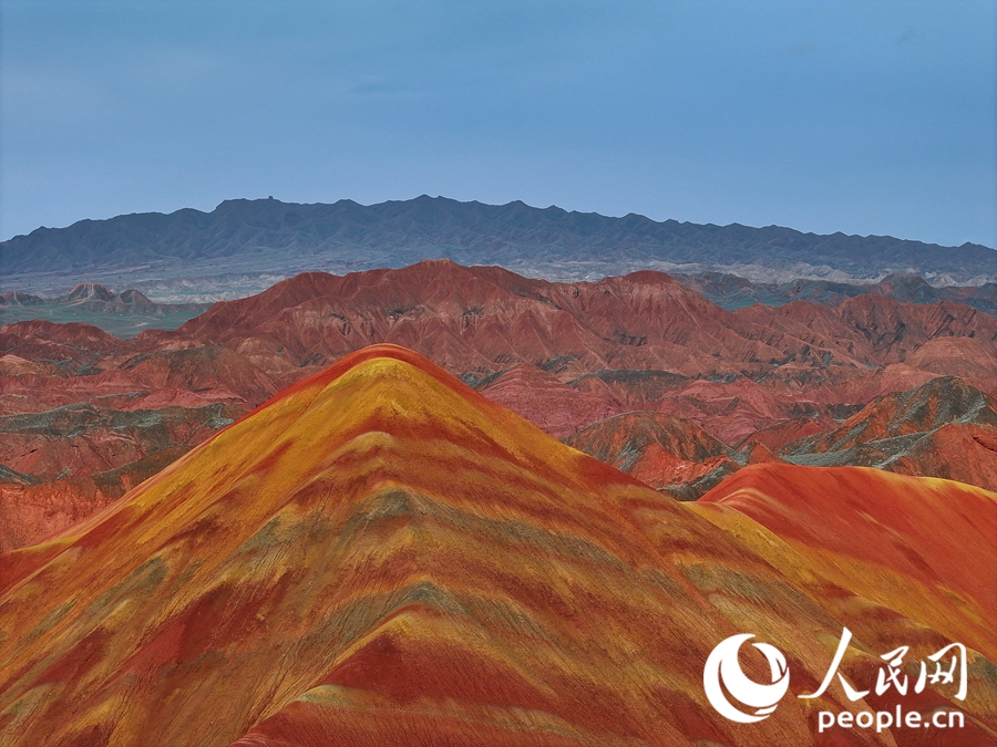 雨后的七彩丹霞，顏色格外艷麗。人民網(wǎng)記者 李根攝