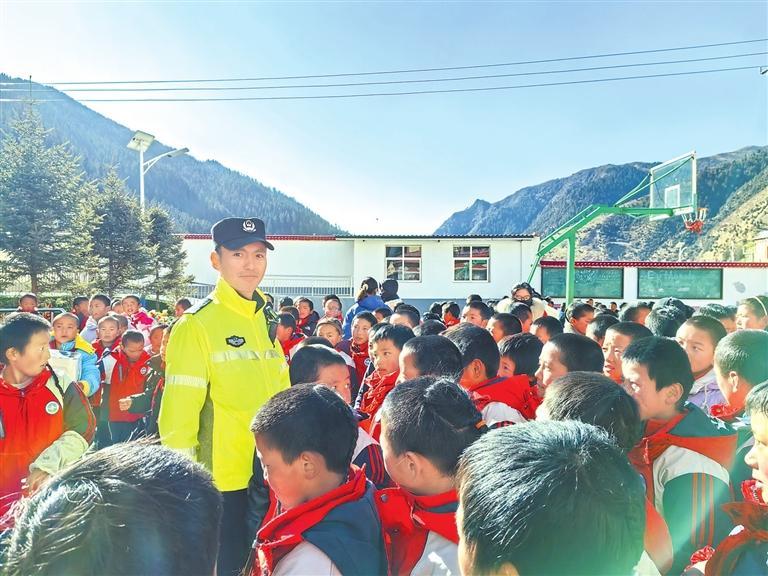 忠誠擔(dān)當(dāng) 書寫平安答卷